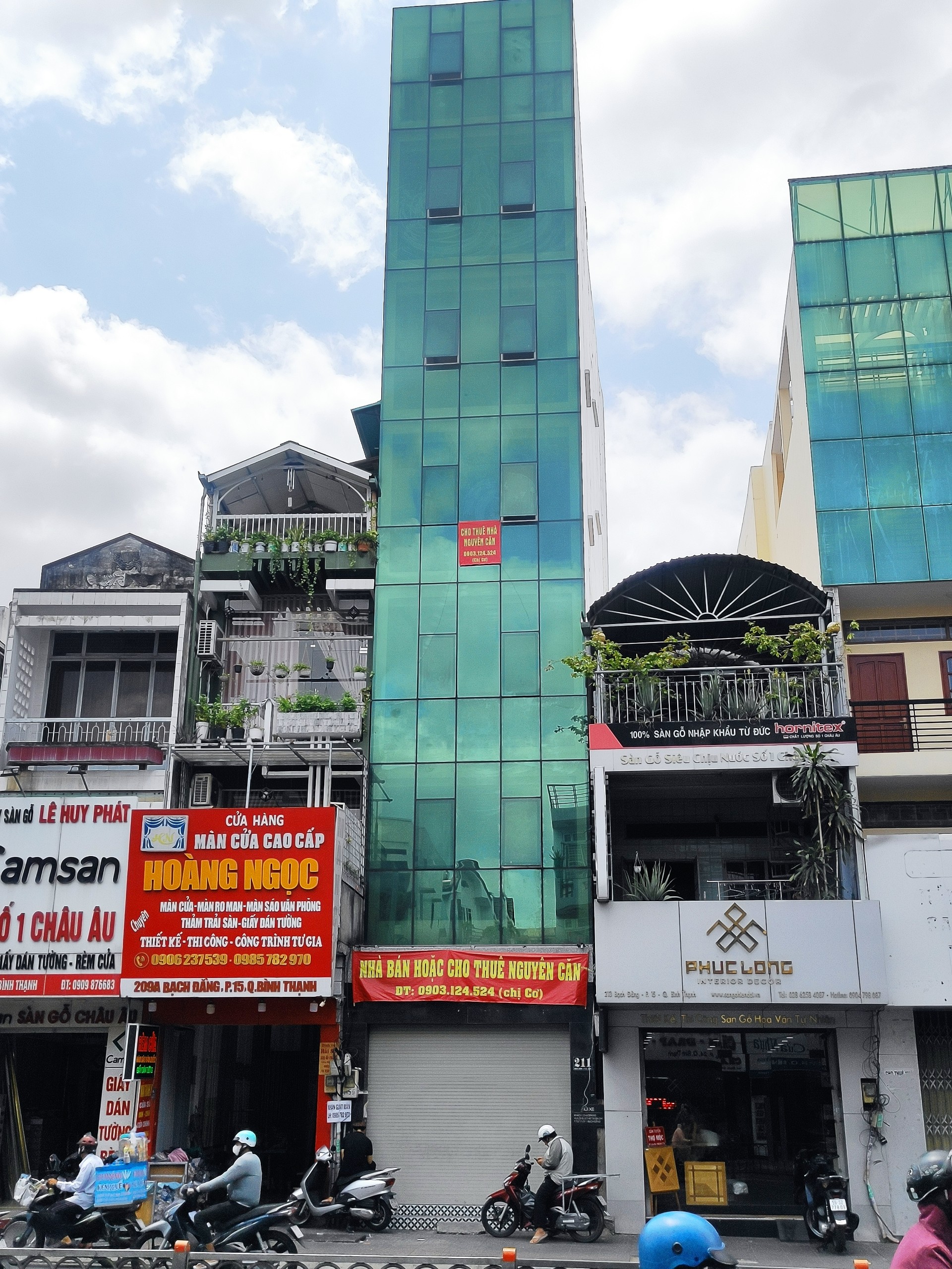 Cho thuê nhà MT Bạch Đằng Q.BT 4x18 trệt 6lầu Thang máy 70Tr TL