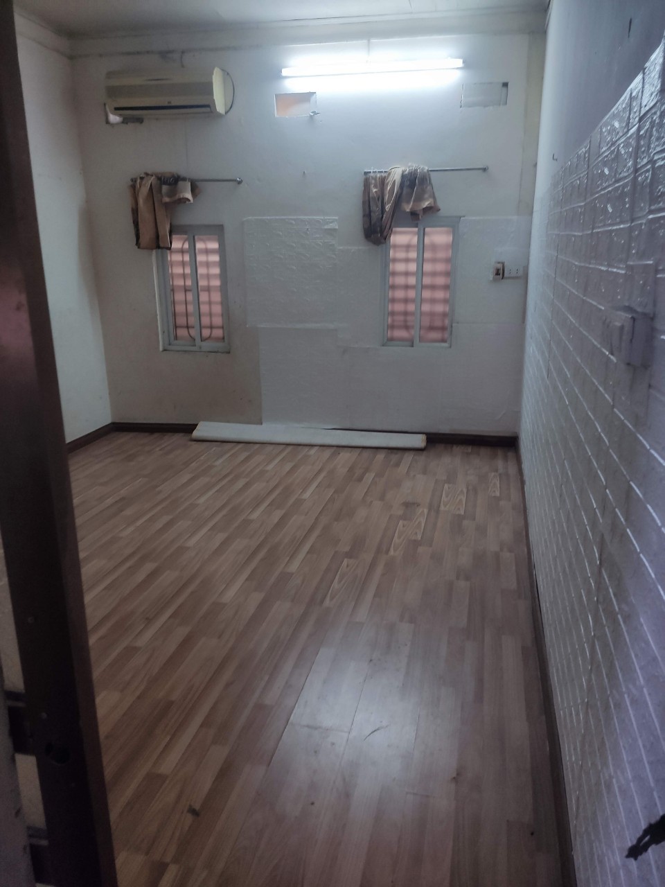 Cho thuê nhà 3 tầng khu vực Hoàng Quốc Việt cạnh học Viện Kỹ Thuật Quân Sự