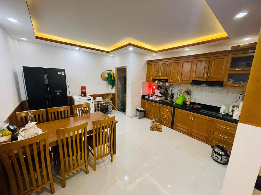 CHỦ GẤP BÁN GIẢM MẠNH 1 TỶ - NHÀ TO 2 TẦNG - DT 71 M2 - NGANG 5M - P. TÂN KIỂNG Q7