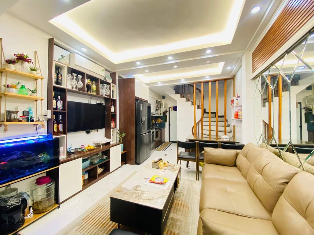 Bán GẤP nhà ngõ 147 Tân Mai, gần ô tô dt 35n2 5 tầng, 3,9 tỷ