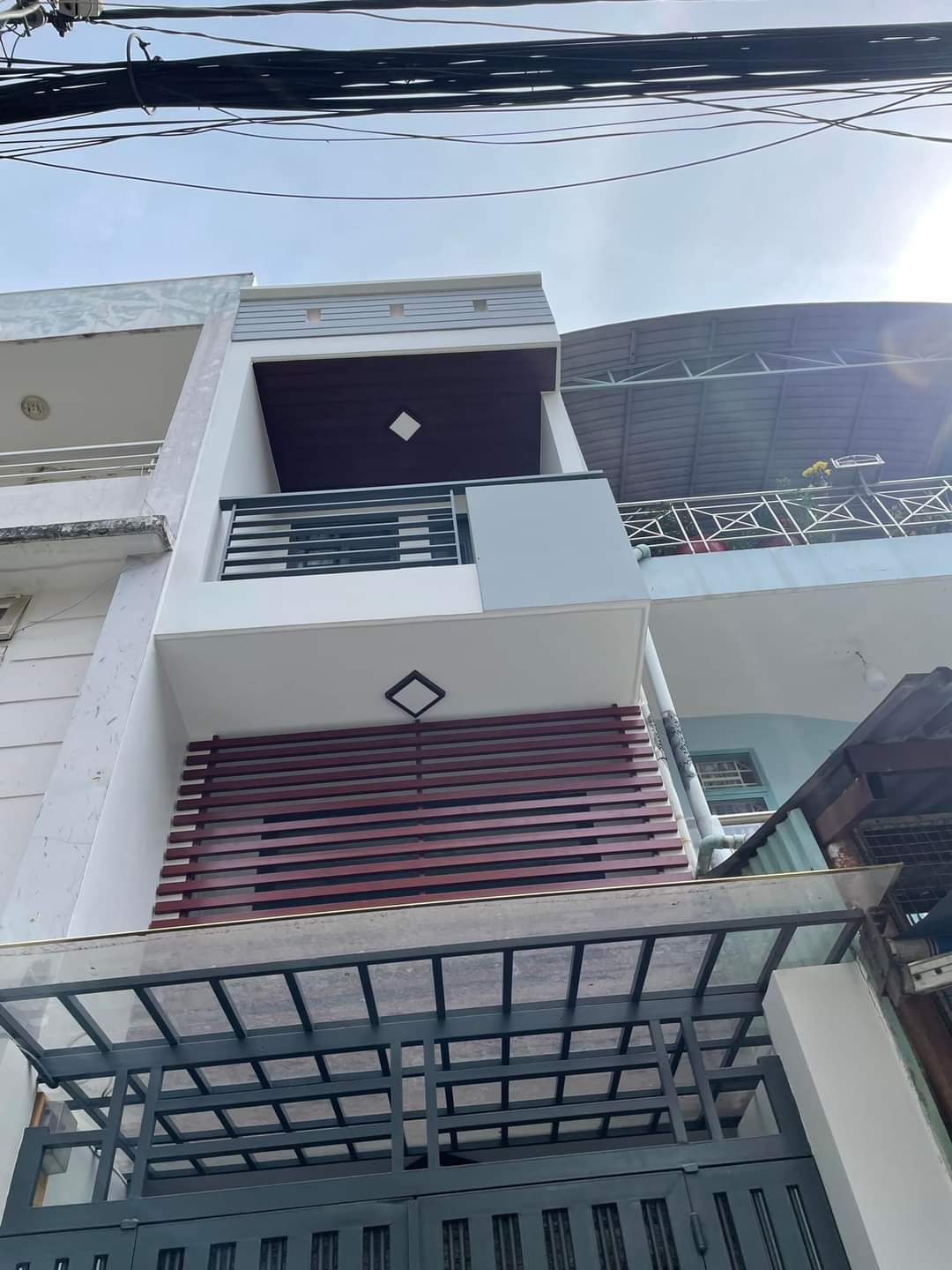 BÁN NHÀ MẶT TIỀN 4 TẦNG ĐƯỜNG SỐ KINH DOANH SẦM UÂT