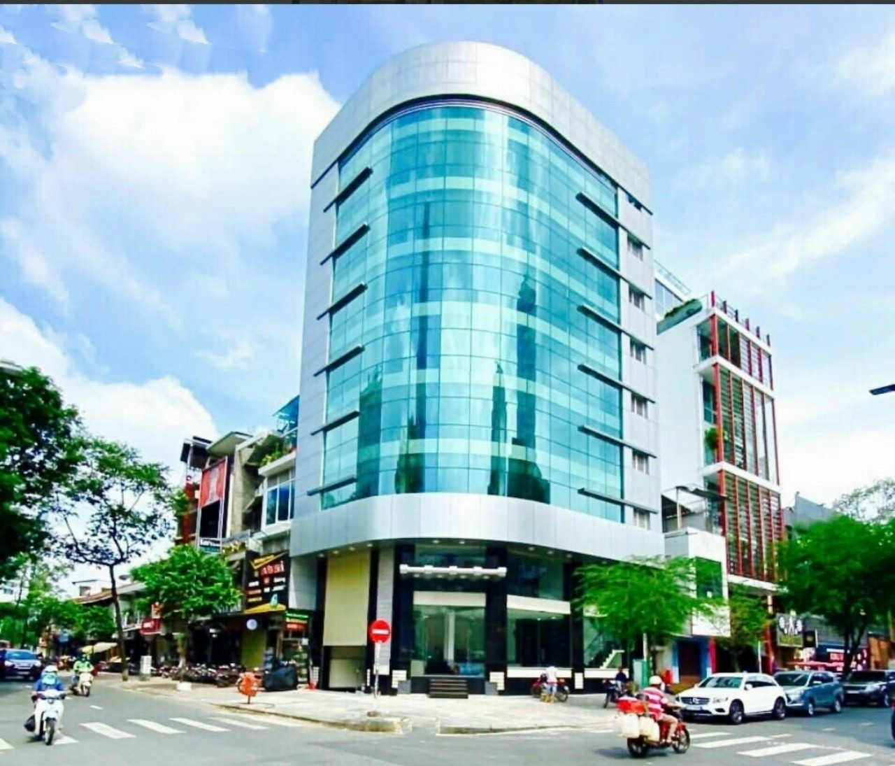 Cho Thuê Toà Nhà Văn Phòng Góc 2MT Huỳnh Thúc Kháng - Tôn Thất Đạm, Bến Nghé, Quận 1