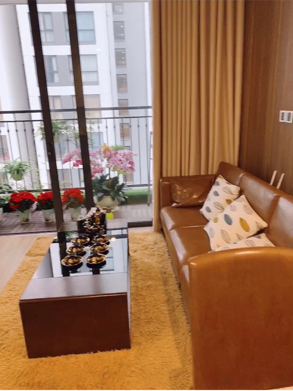 Chính chủ cần cho thuê căn hộ trục đẹp nhất G2 Vinhomes Green Bay Mễ Trì