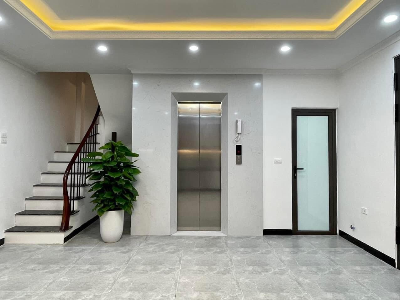 Bán nhà Phạm Ngọc Thạch-Đống Đa 42mx6 tầng-Lô góc-Thang máy-ở ngay.