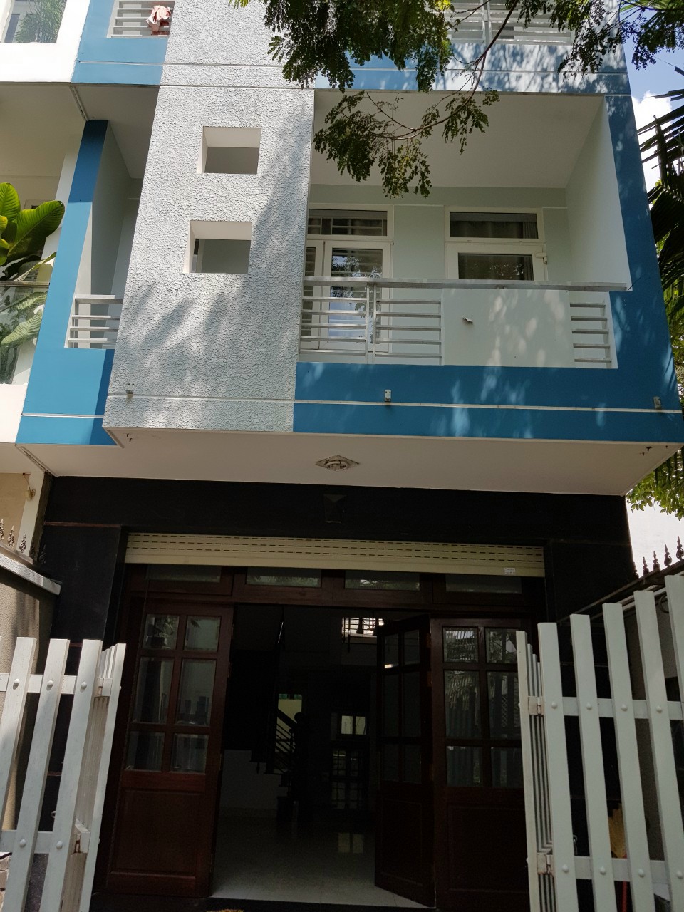 Chính chủ cần bán nhà kết cấu đẹp 1 trệt, 1 lửng, 2 lầu, 1 sân thượng.