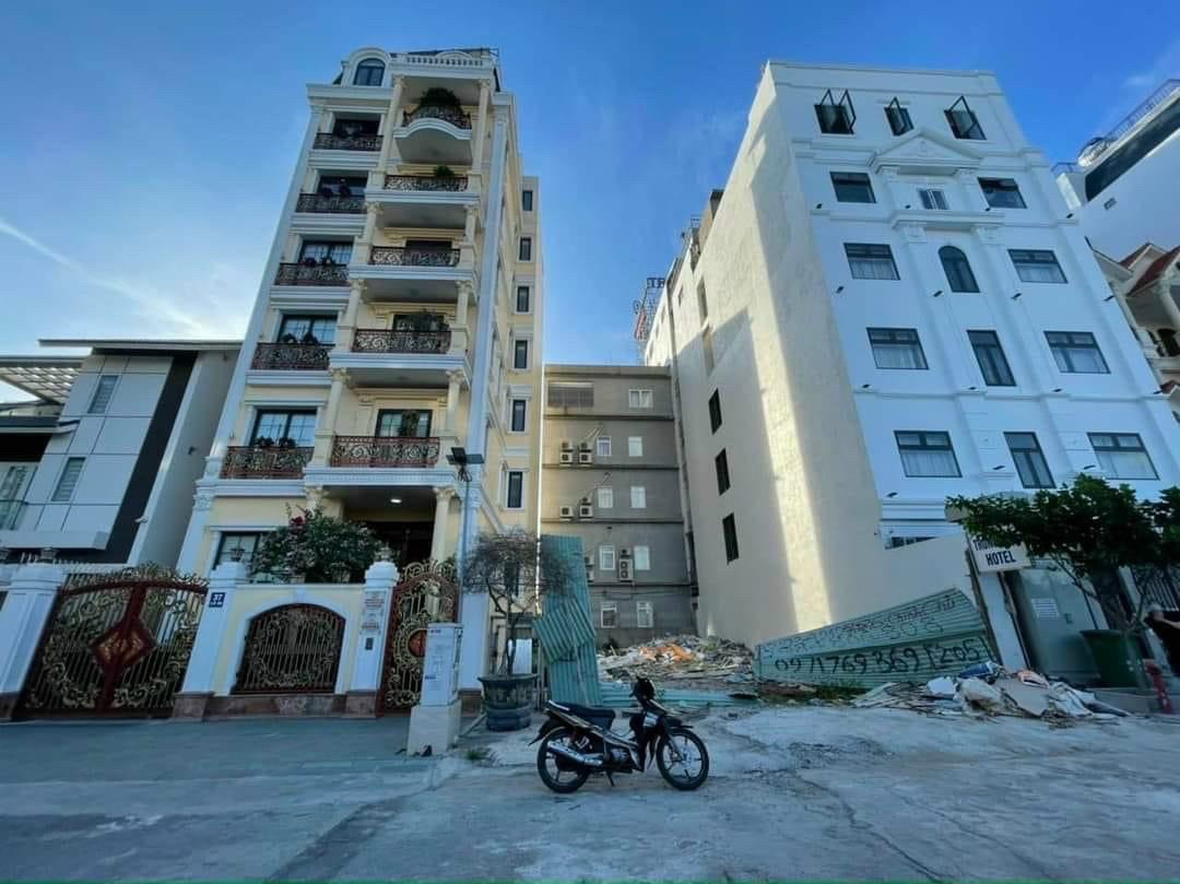 Bán đất lô 3B Lê Hồng Phong - 205m2 - mt 10m - hướng Đông Nam - xây cao tầng - 72 tr/m2