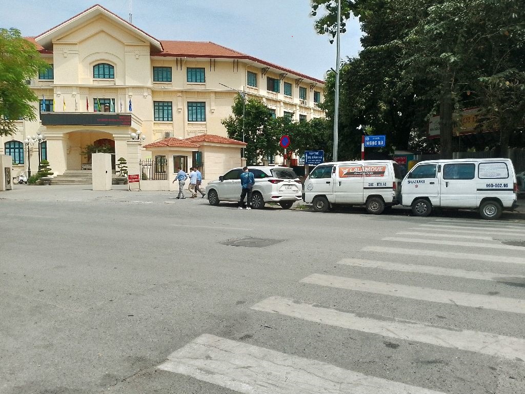 5 Tầng NGỌC HÀ_ BA ĐÌNH, 3 THOÁNG, Ô TÔ TRÁNH_KINH DOANH NẶNG_Mặt tiền ĐẸP ZAI HƠN 7 TỶ. lh: 0983927117