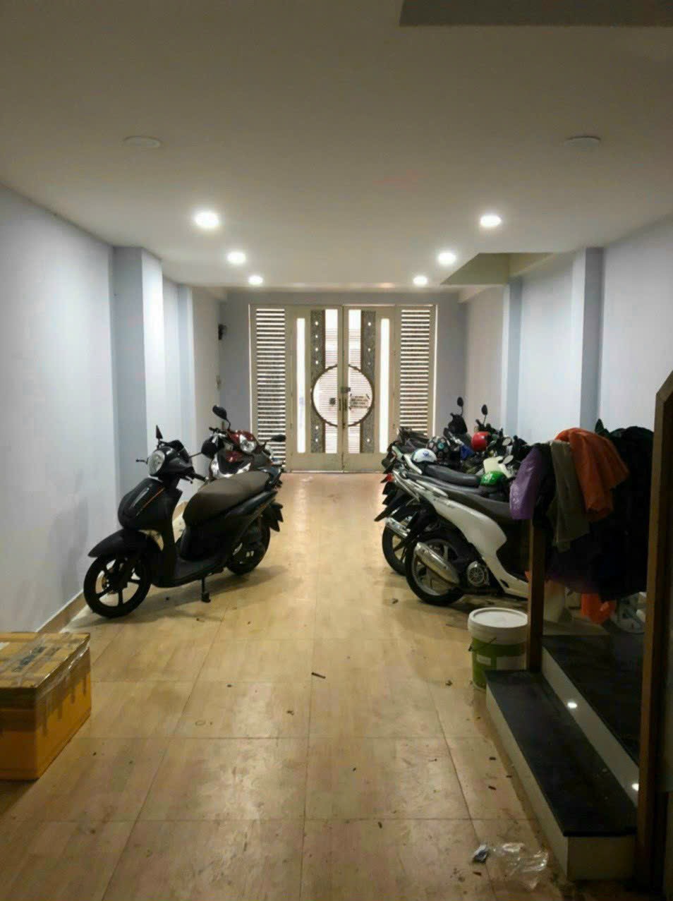 Cần bán nhà Phạm Văn Đồng, phường 13, Bình Thạnh;DT: 4 x 17,5m = 70m2; nhà trệt + lửng + 4lầu; DTSD 313m2; hiện