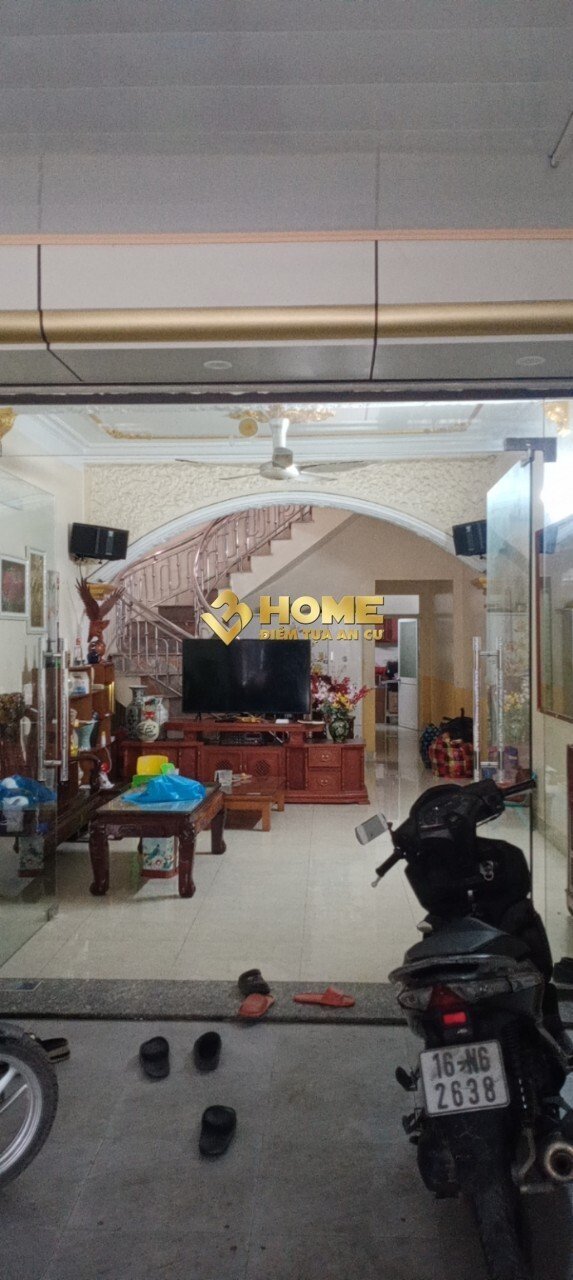 MT1656. CHO THUÊ NHÀ MẶT ĐƯỜNG MÁNG NƯỚC 100M2 ĐỒ CƠ BẢN.