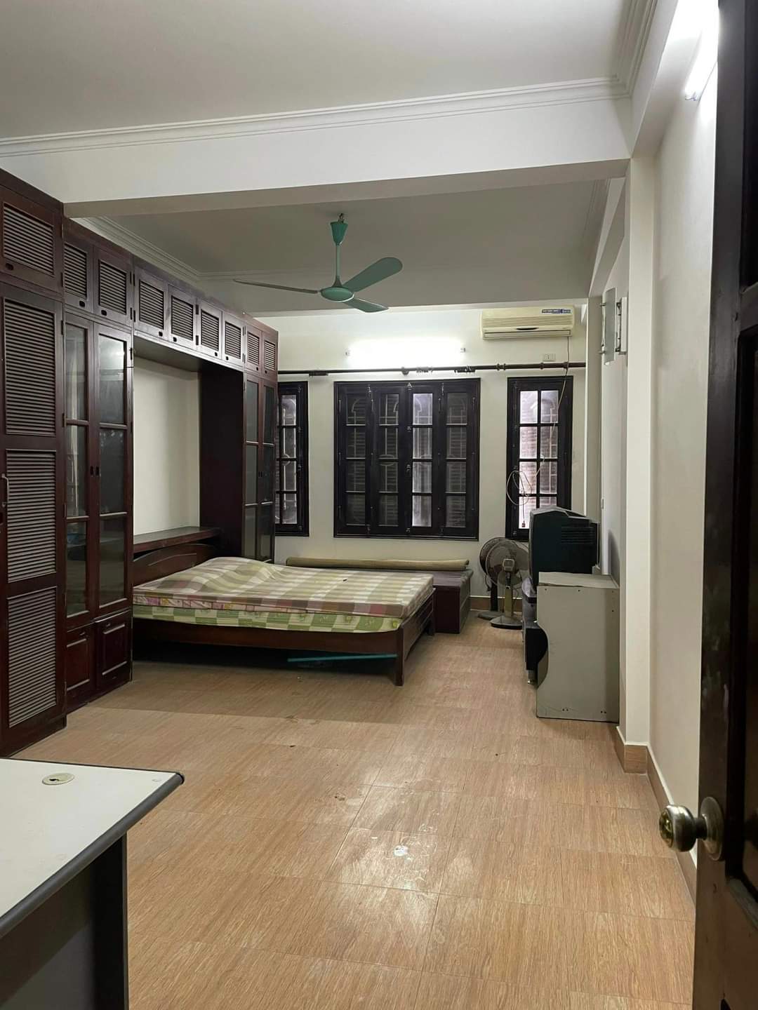 Bán Gấp nhà ngõ 299 Hoàng Mai, phân lô ô tôDt 45m2 5 tầng mt 4m giá 6.1 tỷ