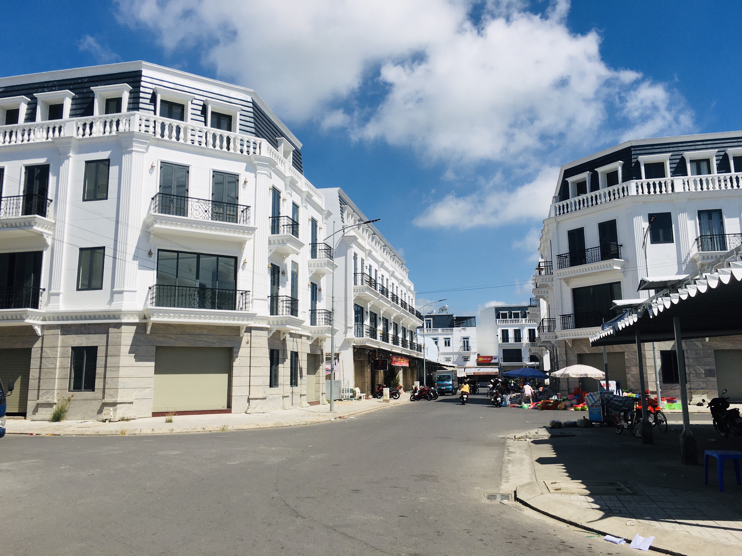 Bán nhà 3 lầu mặt tiền chợ thới lai cần thơ