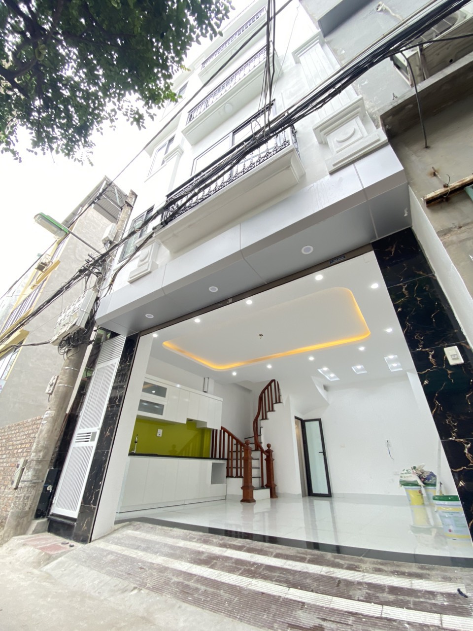 Chính chủ cần bán nhà 5 tầng - sát ngã tư vạn phúc, oto 7 chỗ vào nhà. 5 phòng ngủ , giá có thương lượng