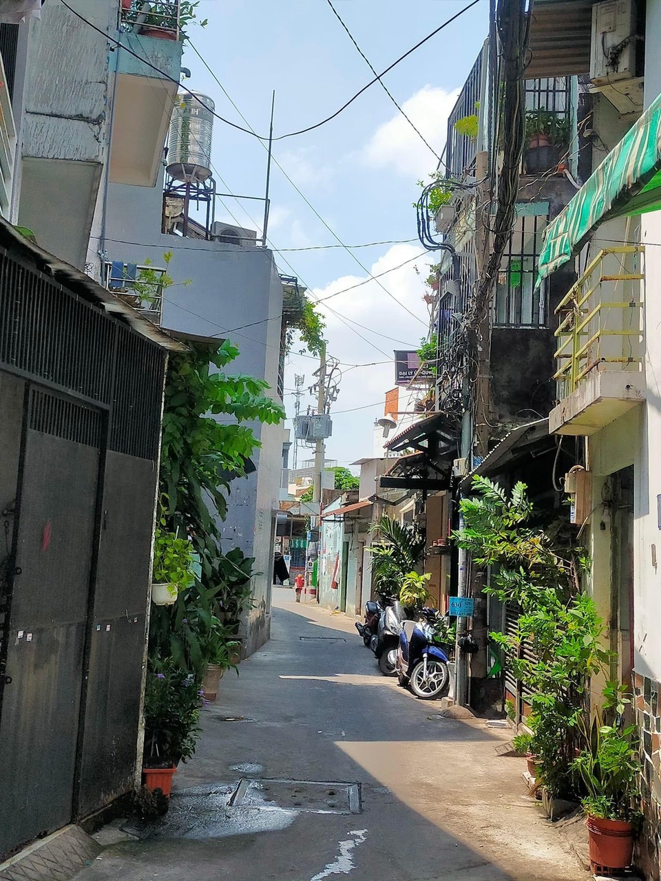 Bán nhà 3 tầng đường gò dầu, hẻm xe hơi, 12m2 chỉ 1.85 tỷ, gần Aeon mall tân phú.