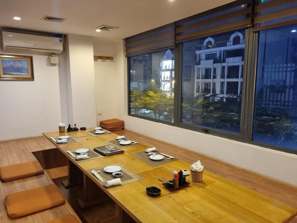 Bán nhà Mặt phố Trần Thái Tông 8 Tầng Thông Sàn, Dòng Tiền 5000$/th. 90m 69.6 Tỷ.