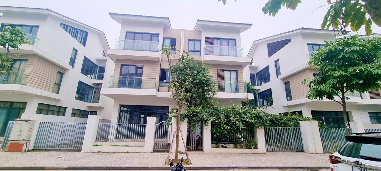 Cần bán BT Mễ Trì Thượng, DT 107m x 4T. MT 8,8m.Thang máy. Giá 20,5 tỷ.