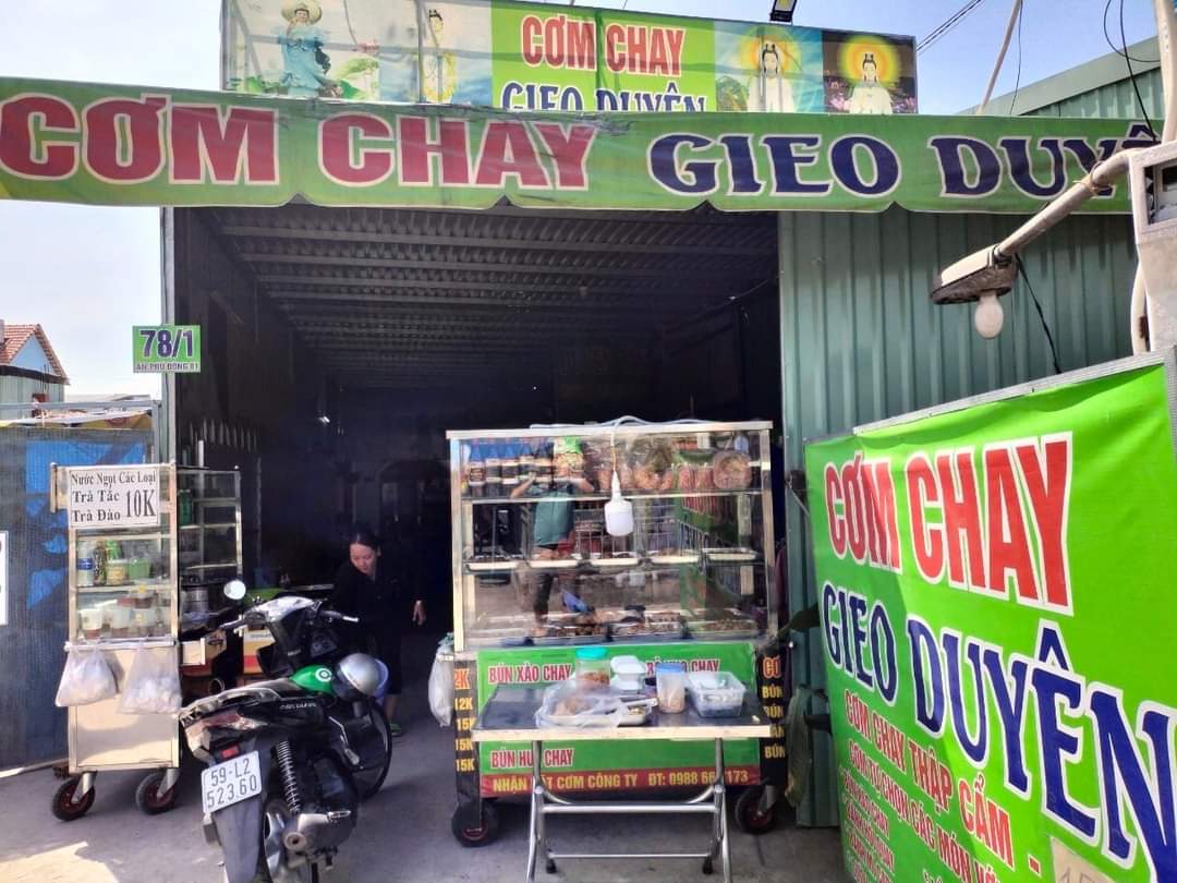 E CẦN SANG QUÁN CƠM CHAY HOẶC SANG GẤP LẠI MẶT BẰNG DO GIA ĐÌNH CÓ VIỆC NÊN E VỀ QUÊ SỐNG.