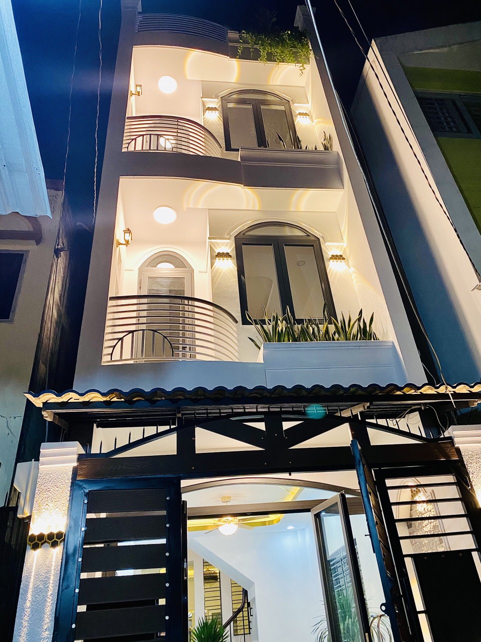 nhà THÍCH QUẢNG ĐỨC P5 PHÚ NHUẬN 4 TANG 6,9 TỶ