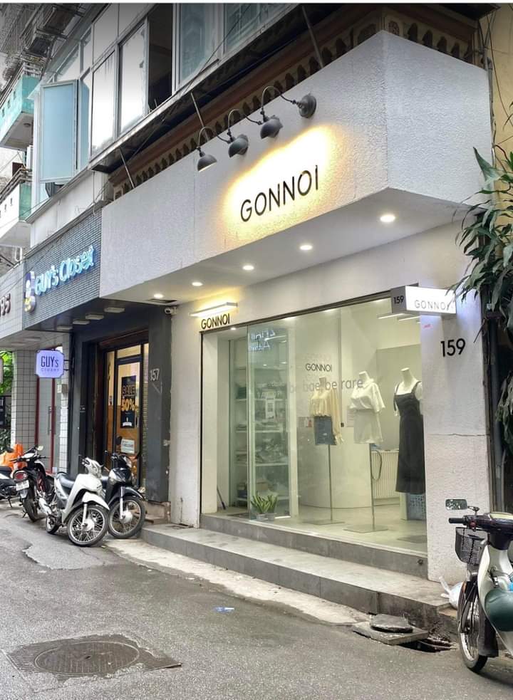 Chính chủ cần sang nhượng lại thương hiệu thời trang. Vì đang có kế hoạch đi du học nên không thể tiếp quản tiếp hết