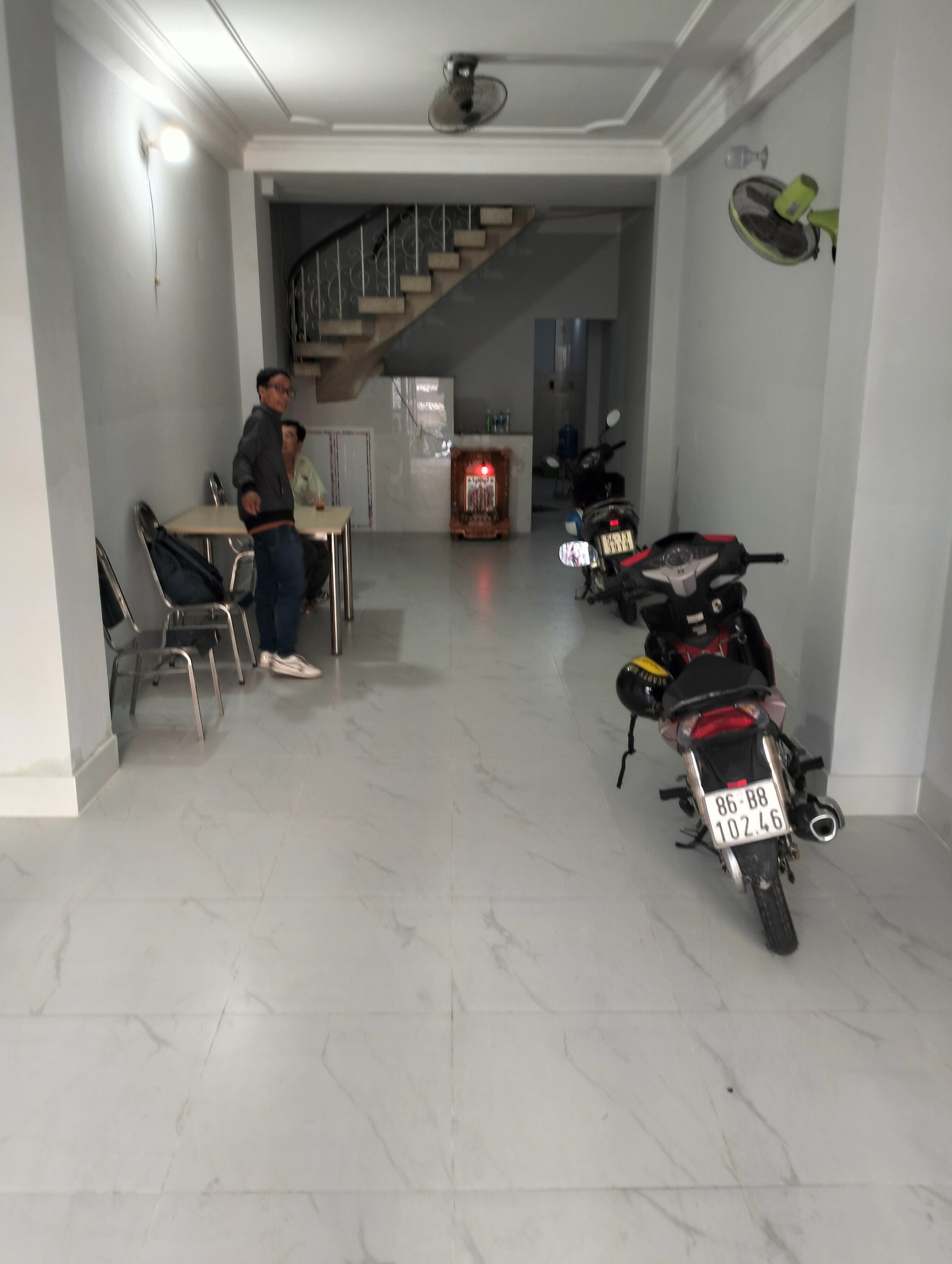 Nhà mặt tiền NguyễnTất Thành 8PN 8WC có nội thất