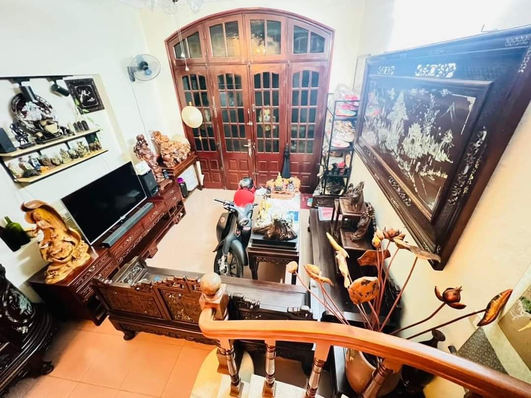 CHO THUÊ NHÀ NGUYÊN CĂN, NGUYỄN VĂN CỪ, LONG BIÊN . 52m2 * 4 tầng, GIÁ 10 TR