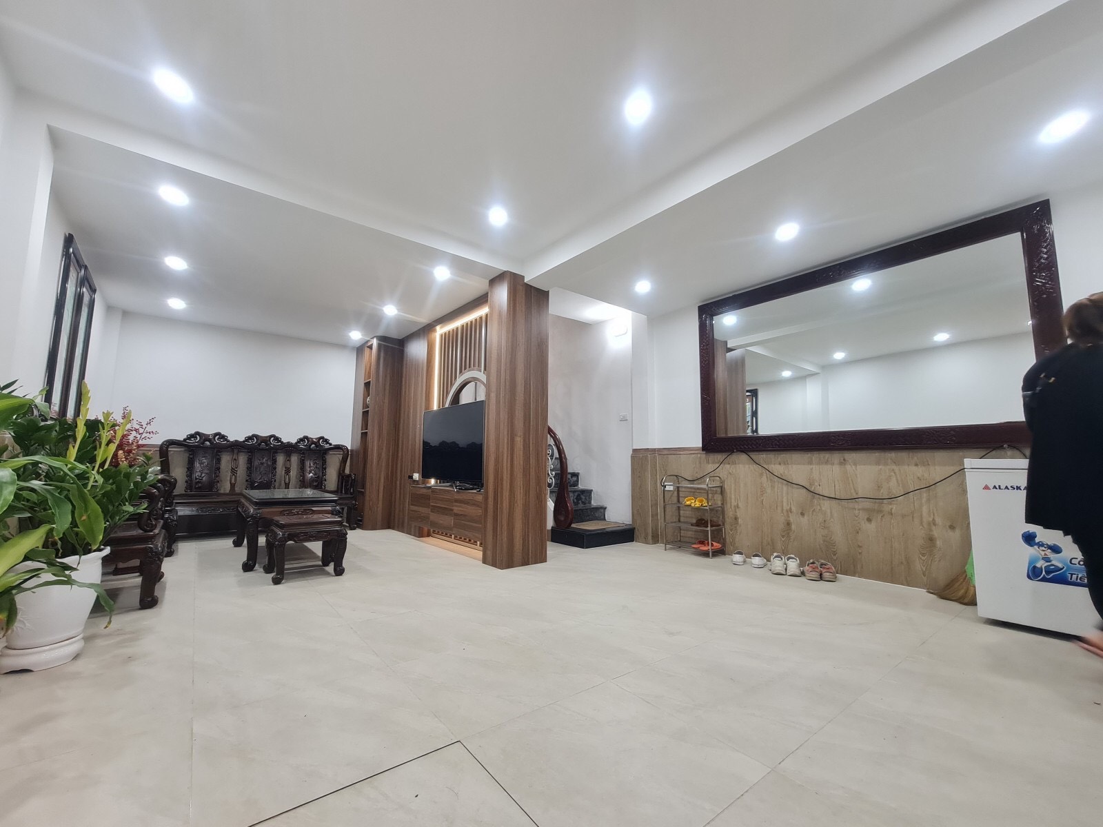 Bán nhà TT quận Thanh Xuân, LÔ GÓC-NGÕ THÔNG-KINH DOANH, Giá hơn 4 tỷ