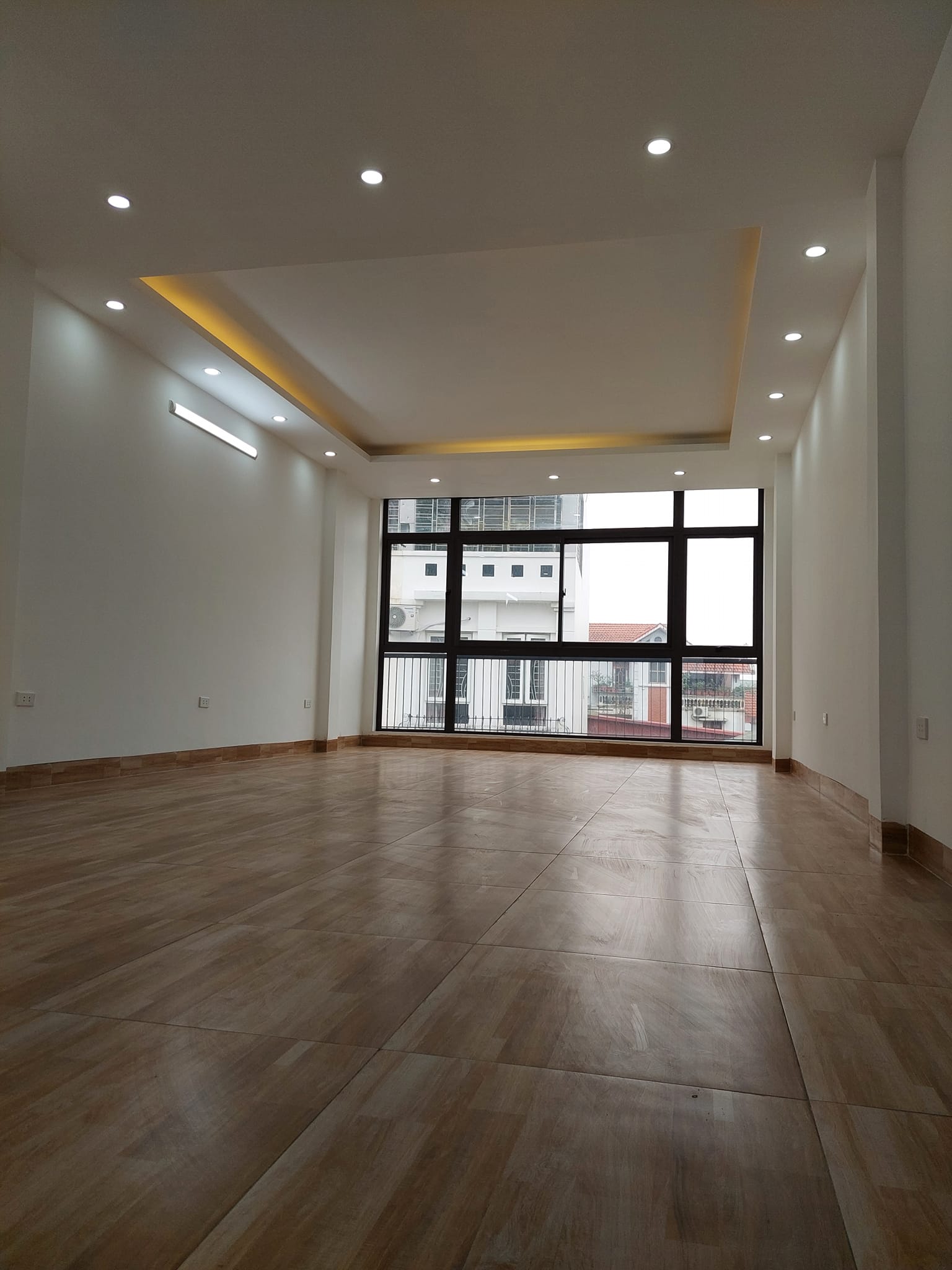 Bán nhà 168m2 phố , Tây Hồ Mặt tiền Khủng 10m Ô tô tránh 13.8 Tỷ