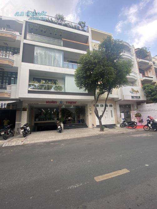 Chính chủ Bán nhà mặt tiền Lý Thái Tổ , 10x22 m,2 lầu ,P2 ,Quận 3