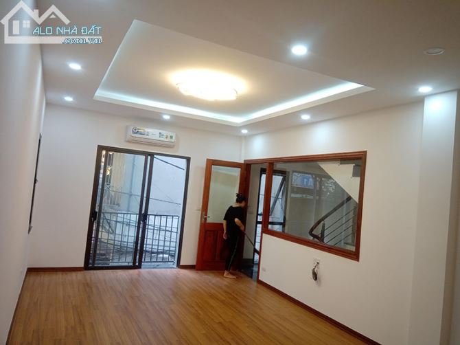 Bán nhà Mặt Tiền Trần Nhật Duật Với Trần Quang Khải , Quận 1 , D/T: 6 x 16.K/C : 3 Tầng,