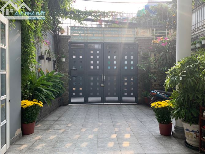 Gia đình định cư mỹ bán nhà Góc 2 MT trần khắc chân quận 1. diện tích : 6 x15m, giá 40 tỷ