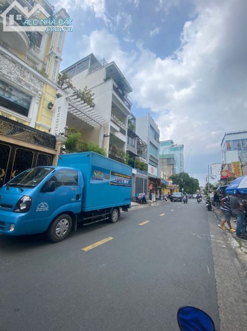 Bán nhà Mặt tiền Lê Thị Hồng Gấm ( đối diện Chợ Bến Thành), 4x17m, 3 lầu, 48 tỷ