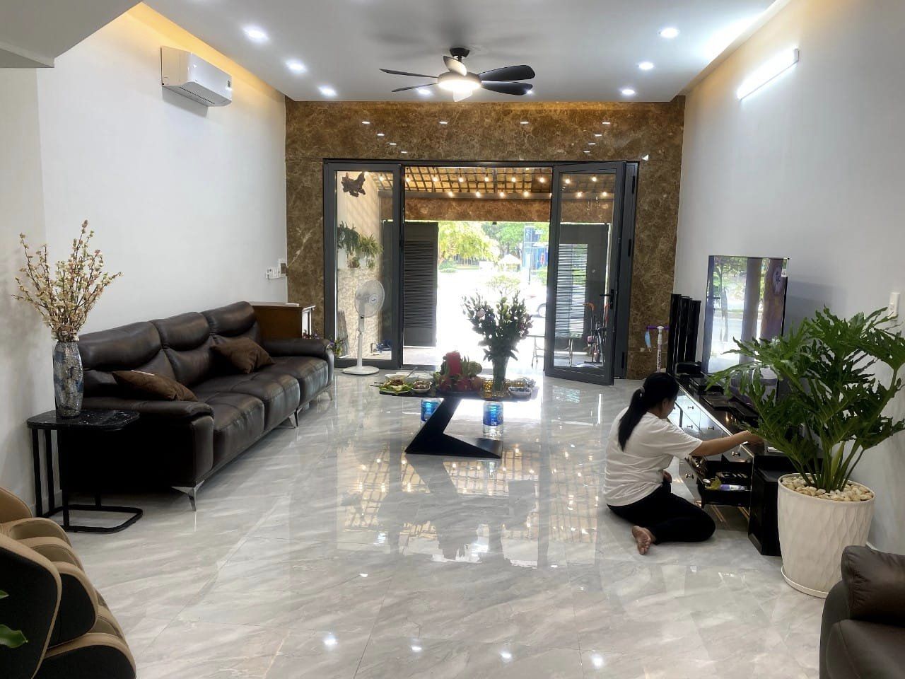 NHÀ ĐẸP NỘI THẤT CAO CẤP MẶT TIỀN ĐƯỜNG- KDC ĐẠI PHÚC LIỀN KỀ KHU TRUNG SƠN, HIMLAM QUẬN 7. CHỦ TẶNG NỘI THẤT 500TR.