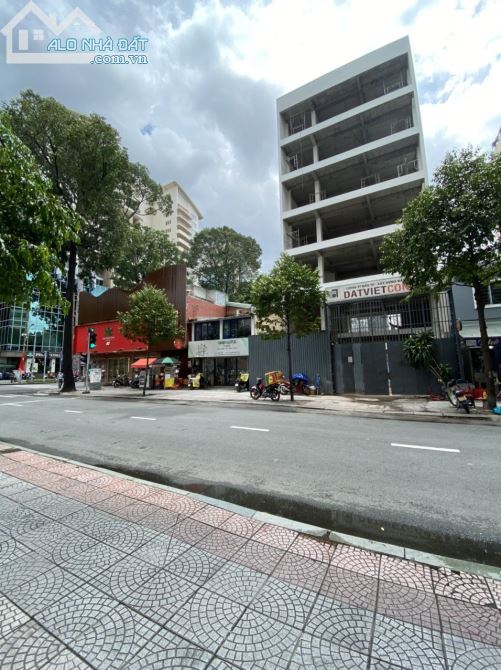 Chính chủ Bán nhà 2 mặt tiền Nguyễn Thị Minh Khai, 21*36m,2 lầu, P5, Quận 3 DK