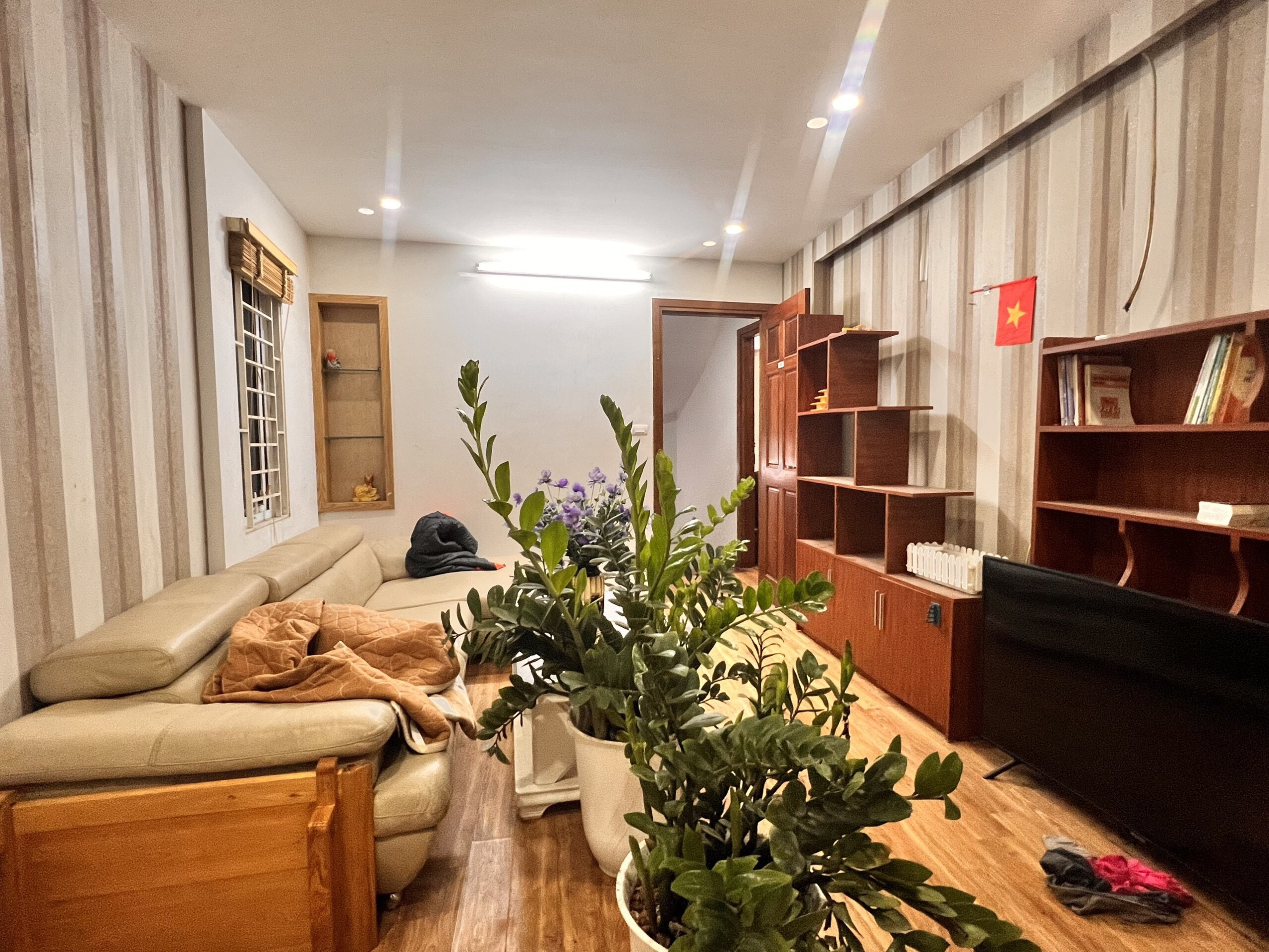 ĐÚNG 4 TỶ : NHÀ MỚI 35m2 , 5 TẦNG - SÁT NGÃ TƯ SỞ , VINCOM PHẠM NGỌC THẠCH , ĐH Y HÀ NỘI - Chủ Thiện Chí , Cần Bán Rất