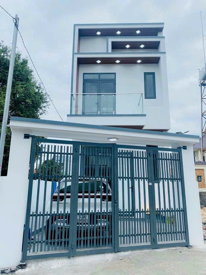 Nhà phường Định Hòa, đường DX 81, cách Quốc lộ 13 chỉ 200 mét, giá rẻ