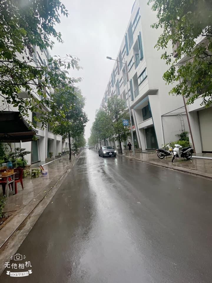Cần bán liền kề Ngân Hà Vạn Phúc, 4 Tố Hữu, Hà Đông. Diện tích: 90m, 7 tầng, mặt tiền: 5,5m. Giá bán 18,9 tỷ