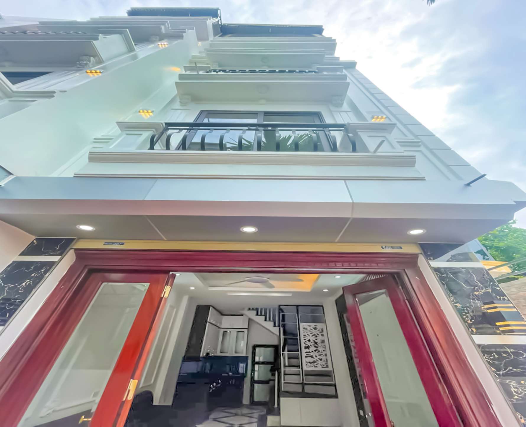 Bán nhà phố Mai Phúc, quận Long Biên, đẹp thoáng sáng, sát vinhome, 32m2x 5 tầng, 2 tỷ 6