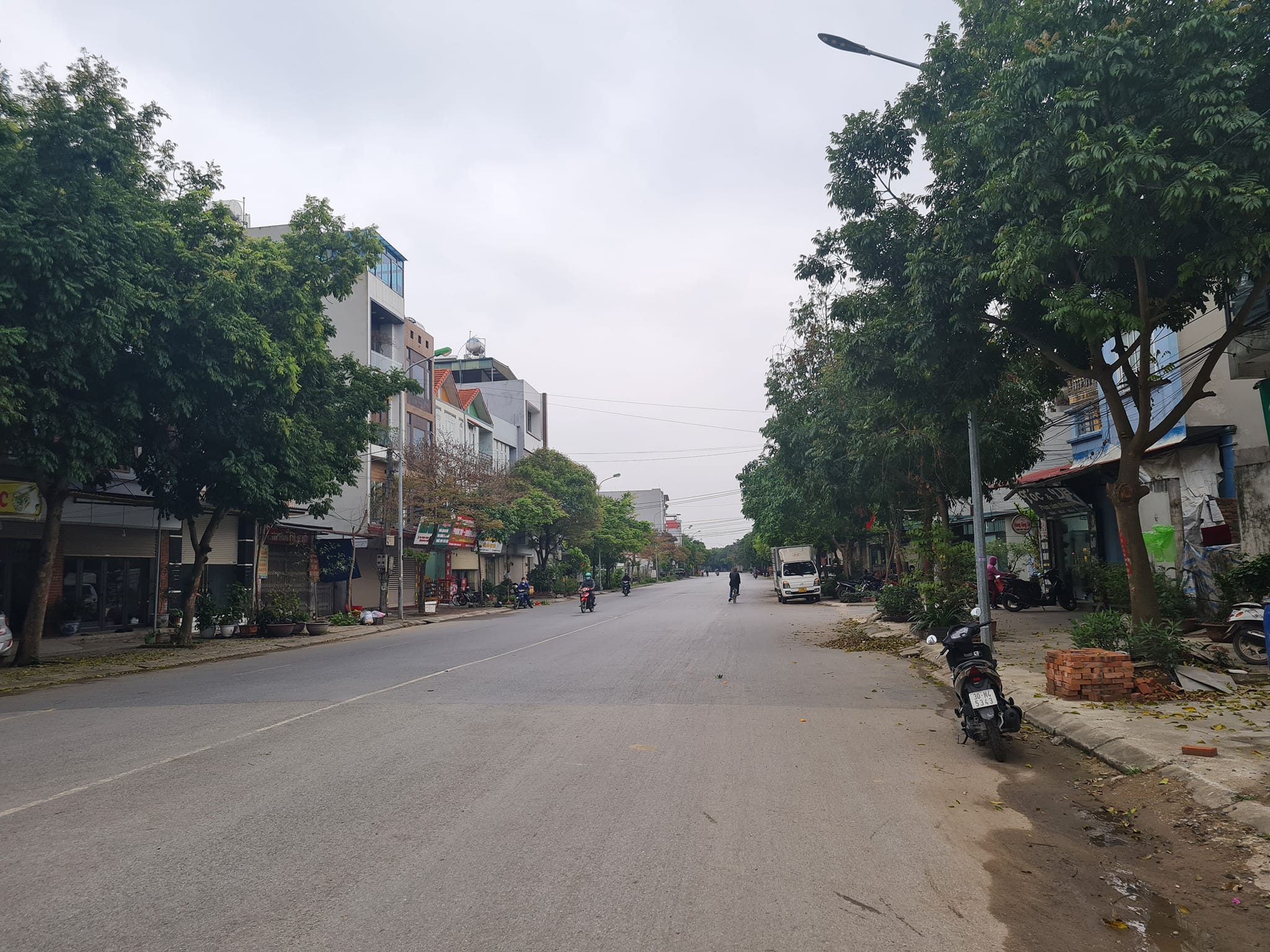 Bán nhà Xuân Nộn 40m x 3T, ngõ oto thông bàn cờ giá nhỉnh 2 tỷ