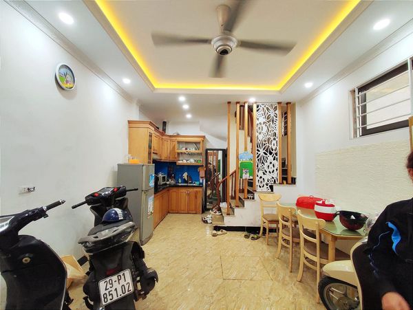 Phố Nguyễn Công Hoan, Ba Đình. Oto đỗ cửa. DT 36m x 5 tầng x Giá 3.3 tỷ