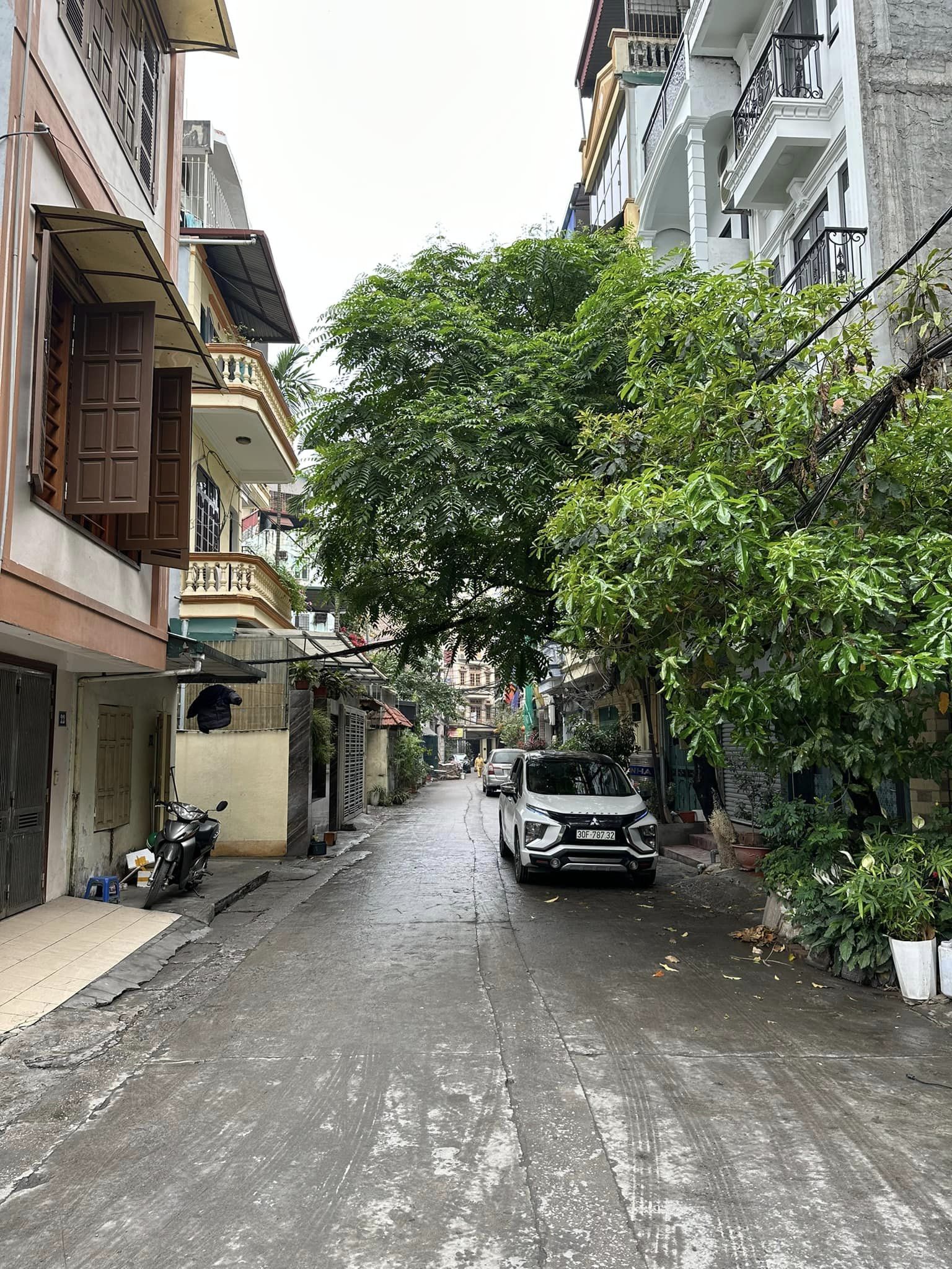 Bán nhà Ngọc Thụy, ở luôn, 72m x 3T, oto, giá 4 tỷ