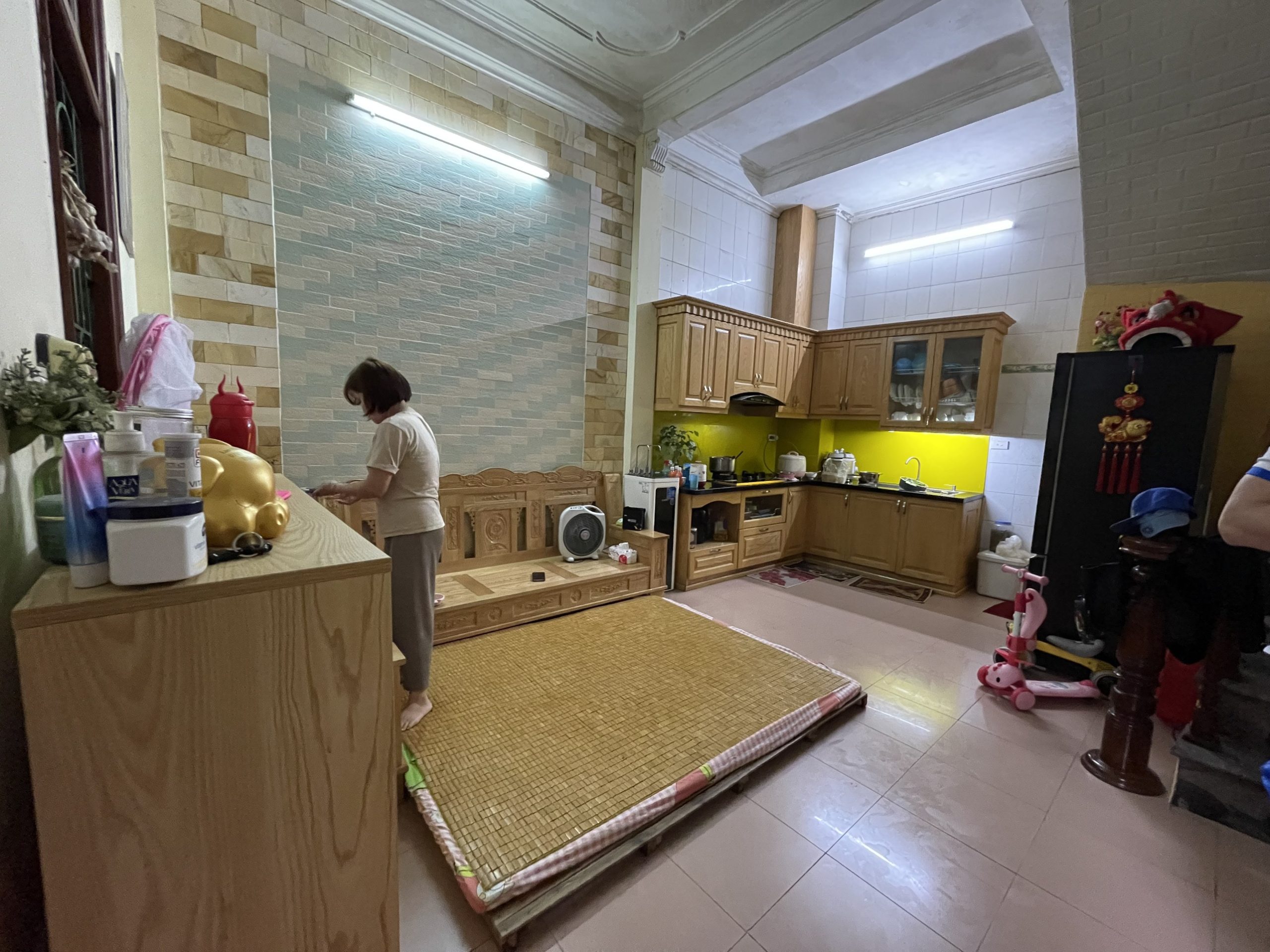 Bán Nhà Dân Xây Thạch Bàn, Gần chợ Đồng Dinh, 33m2, 2 tỷ 25