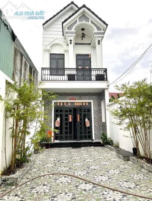 bán gấp nhà chợ Hưng Long,MT Đoàn Nguyễn Tuấn,giá 1tỷ4,sổ hồng riêng