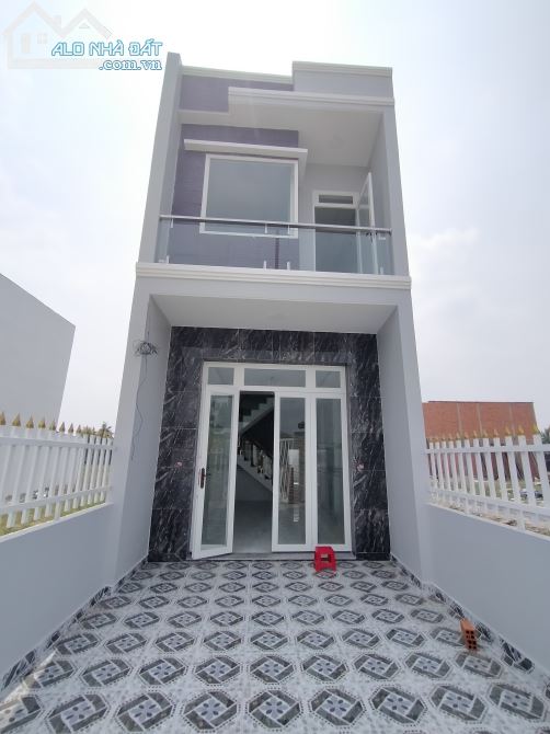 nhà Bình Chánh mới xây ,dọn vào ở ngay,sổ hồng riêng