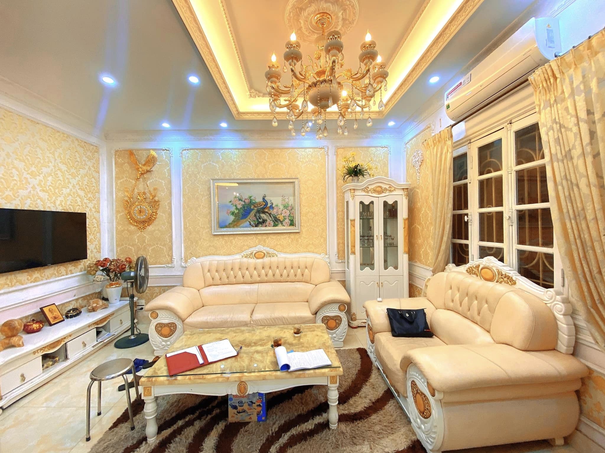 Bán nhà BT Pháp cổ Xuân Thủy, 64m2, MT 8.3m, gara, oto tránh, gần phố, ở kết hợp VP, giá 13.8 tỷ có TL