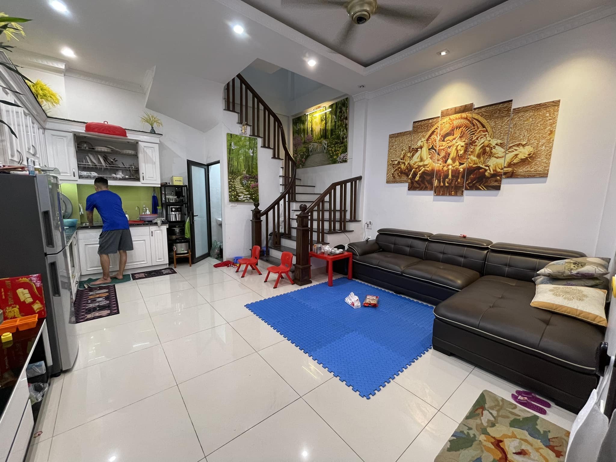 Bán nhà Cổ Linh - Thạch Bàn, Gần khu Garden City, 33m2, 2 tỷ 3.