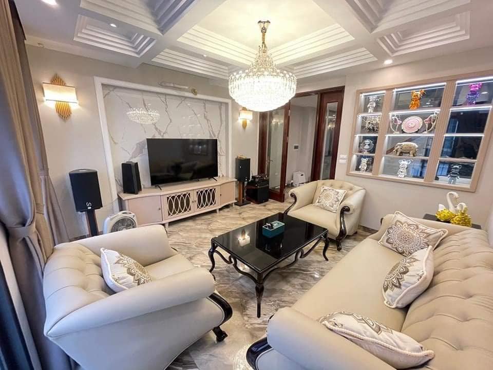 Phố Khúc Thừa Dụ, Cầu Giấy. Oto đỗ cửa. DT 38m² x 5 tầng x Giá 5.4 tỷ.