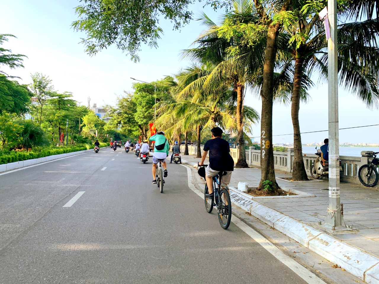 ĐI BỘ RA HỒ, LẠC LONG QUÂN, NGÕ THÔNG, nhỉnh 5 tỷ