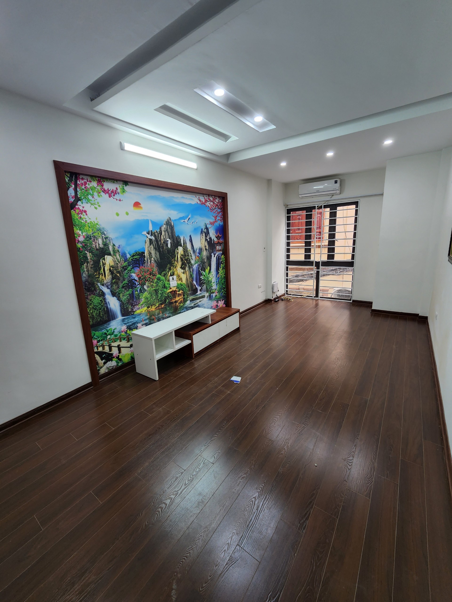 Bán nhà Tân Mai : 33m x5T, lô góc, ô tô, nhà đẹp –4,18 tỷ