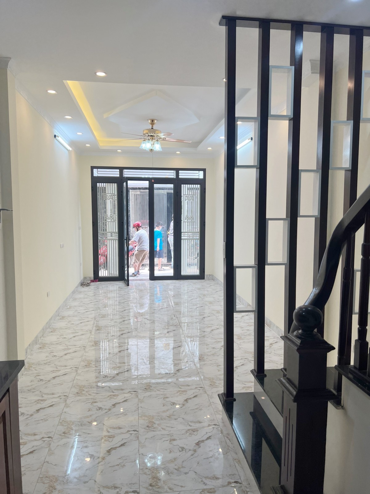 Bán nhà ĐẸP Phố Tân Mai, DT 34m2 X 5T, MT 4,6 m, giá chào 3 tỷ 6