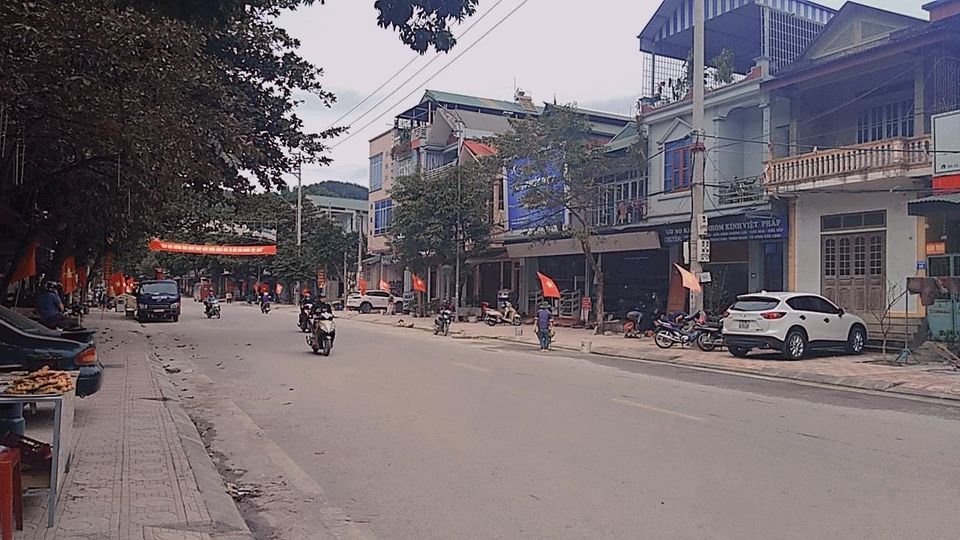 Bán mảnh đất thuộc Lối rẽ đầu tiên từ đường 279 vào khu đô thị Bom La