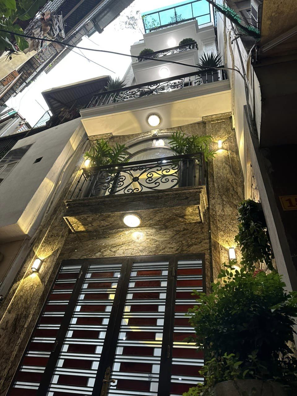 Bán nhà phố Hương Viên, Hai Bà Trưng, mới đẹp ở ngay 5 tầng 30 m2 giá 5.6 tỷ